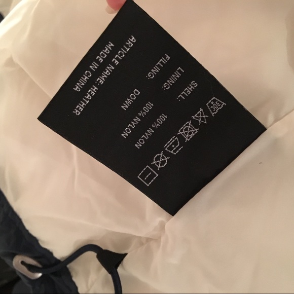 navy hooded puffer jacket. Zip up. Size medium - Picture 7 of 8